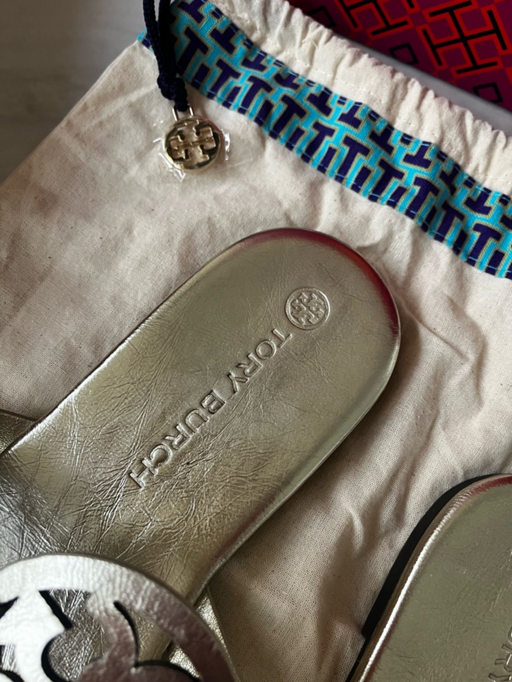 NIB Tory Burch Metallic Gold Miller Logo Thong Sandals - Picture 5 of 8